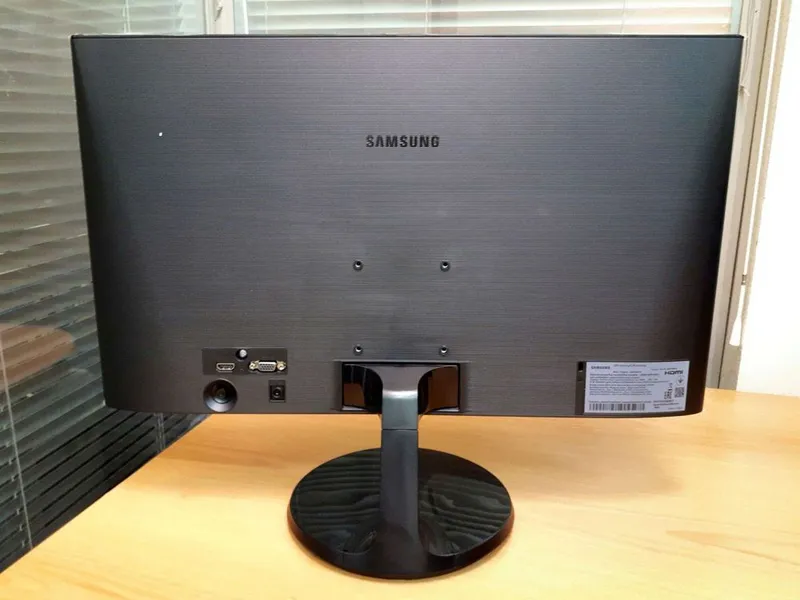 Монитор Samsung 24 S24F350FHM 1 Монитор Samsung 24 S24F350FHM 1