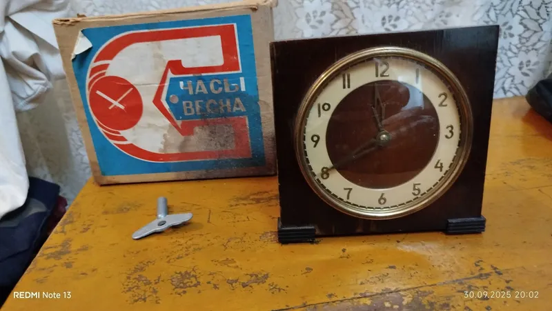 Часы настольные "Весна"СССР.