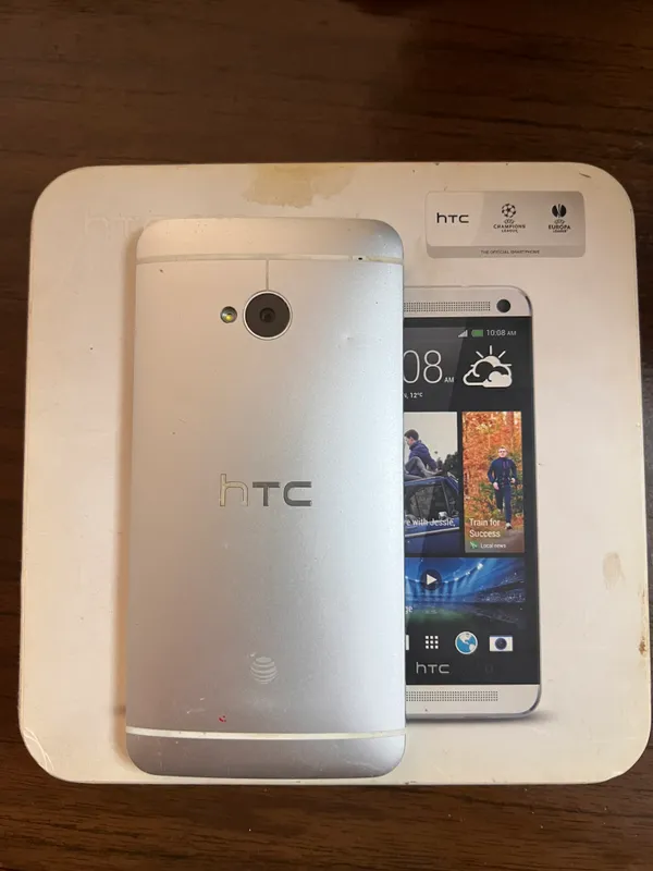 HTC (Silver) telefoni sotiladi 3