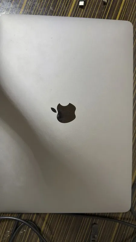 Macbook M1pro sotiladi 630$ 1
