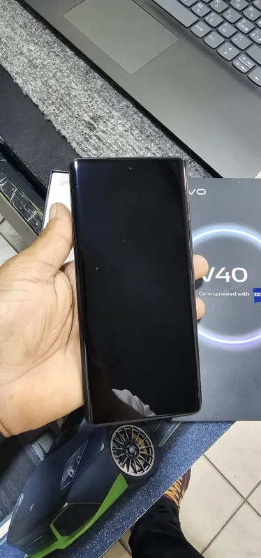 Vivo v40 5G 12+/256 holati idial rasmda hamasi alo koringan abmen yoq — фото 6