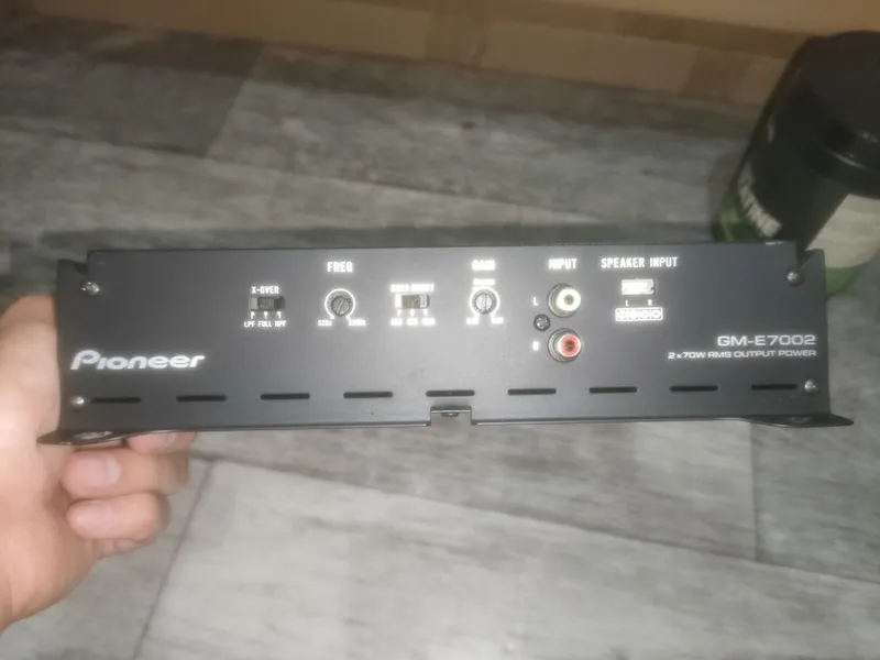 Почти янги усилитель PIONEER 2X70W GM-E7002 5 Почти янги усилитель PIONEER 2X70W GM-E7002 5