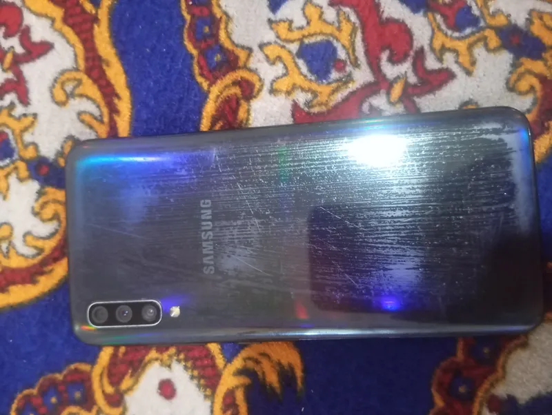 samsung A70 adashmasam 200.000 ming ekrani singan 1