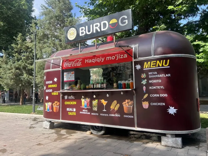 Ishlab turgan foodttrakt sotiladi zamonaviy remont qilingan olgan odam Ishlab turgan foodttrakt sotiladi zamonaviy remont qilingan olgan odam
