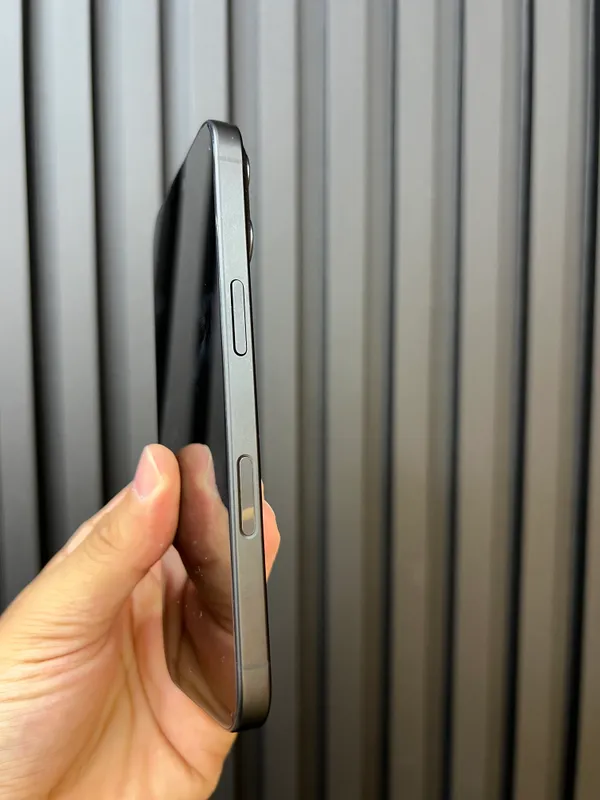 iPhone 16 3