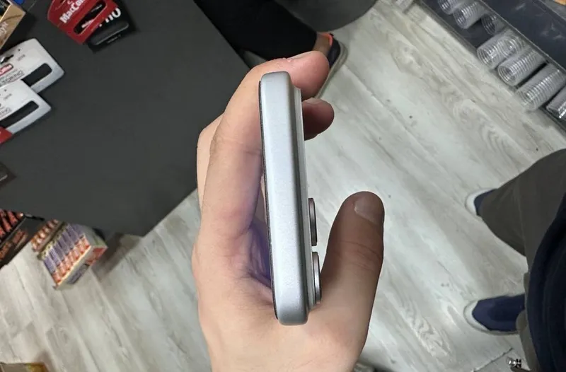 iPhone 17 Pro Max, SIM/SIM 2 iPhone 17 Pro Max, SIM/SIM 2