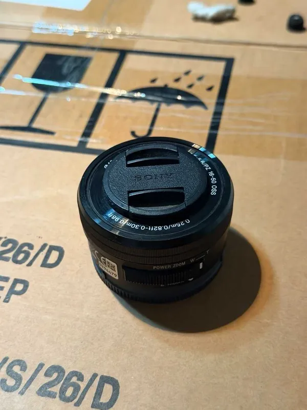 Sony E PZ 16–50mm F3.5–5.6 OSS — отличное состояние
