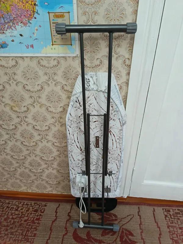 гладильная доска и утюг — фото 2