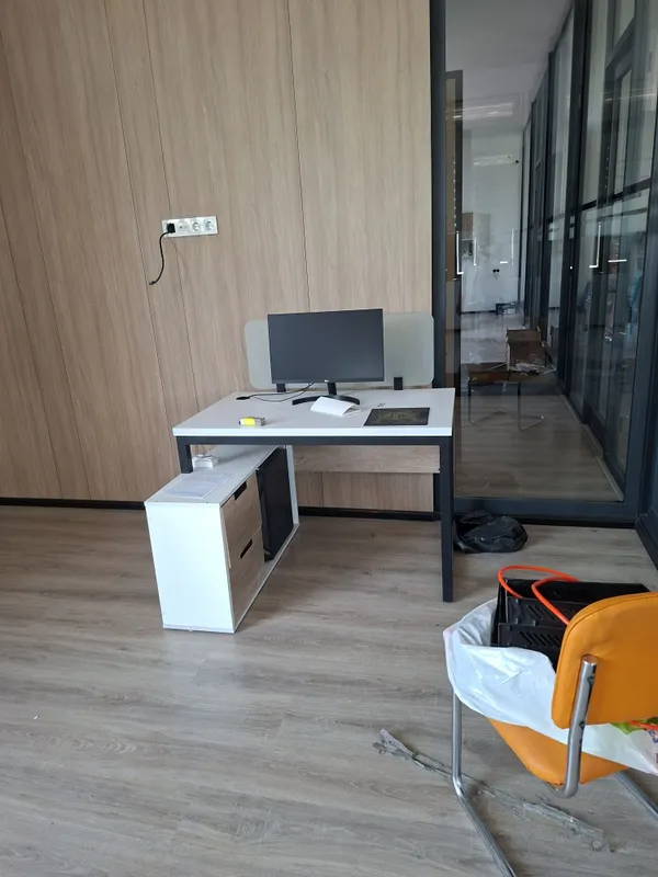 Ofis yopilgani sabab mebellarlar sotiladi 1