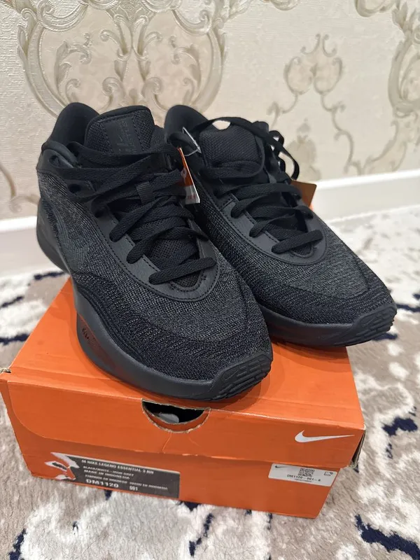 Nike original krasovka noviy razmer 43