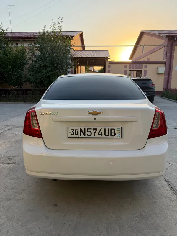 Chevrolet Jentira 5