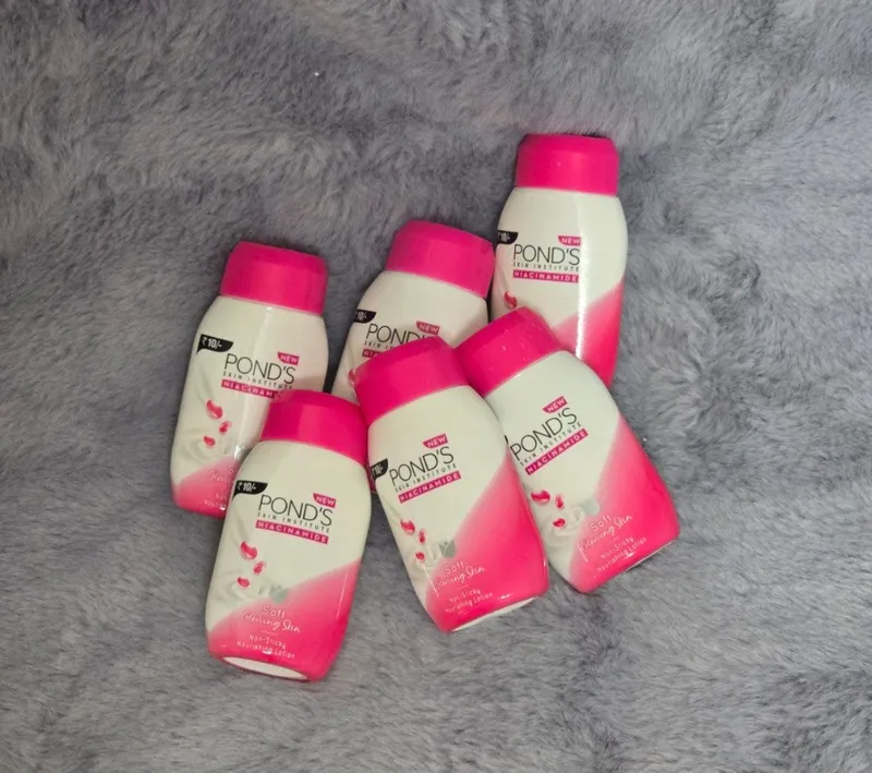 Pond's Niacinamide Soft Glowing Skin oziqlantiruvchi tana losoni (travel-format)