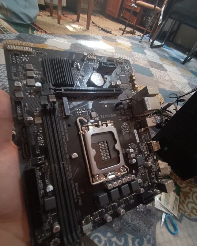 Материнская плата Gygabyte H610M K DDR4 3 Материнская плата Gygabyte H610M K DDR4 3