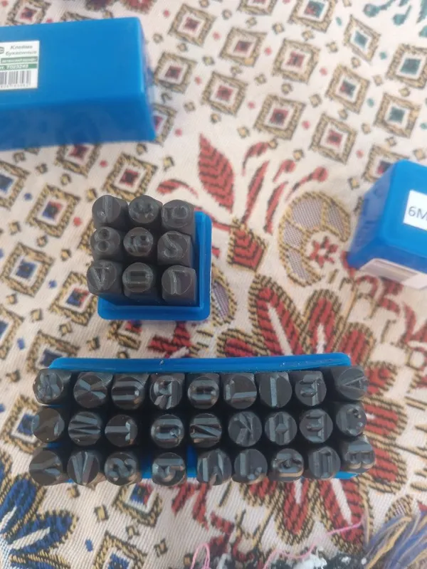 продаётся клеймо латинской буквы