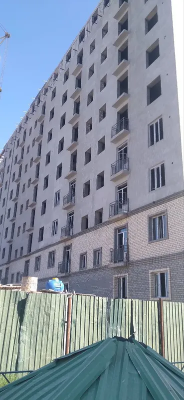 домда квартира сотилади