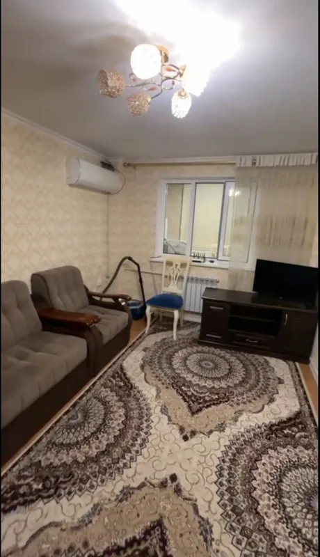 Сдаётся 2 х комнатная квартира рядом с метро БИЙ ( М. Горький) 1