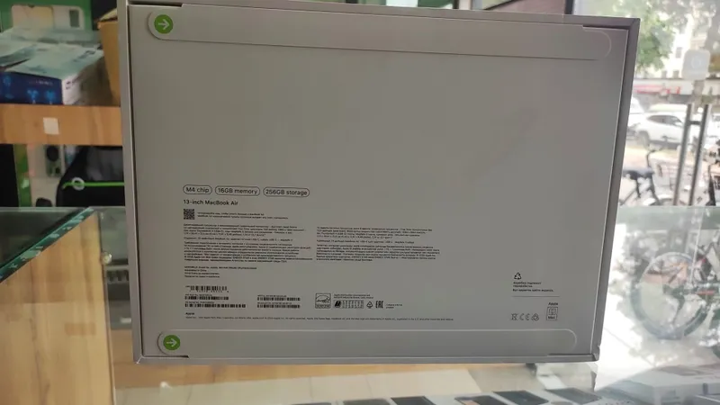 Ноутбук Apple MacBook Air 13-inch M4 chip with 10-core CPU and 8-core — фото 1
