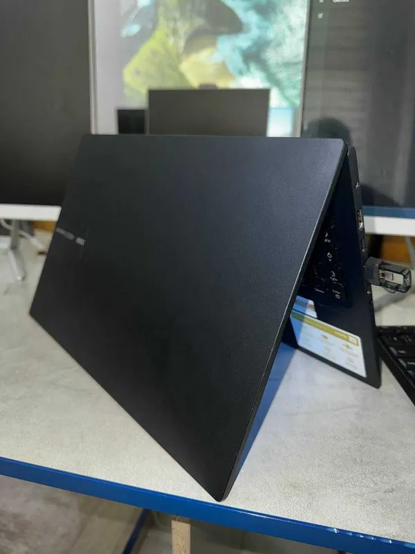 Asus ViVo book core i5 gen 12350 Ram 16 gb SSD 1 Tb