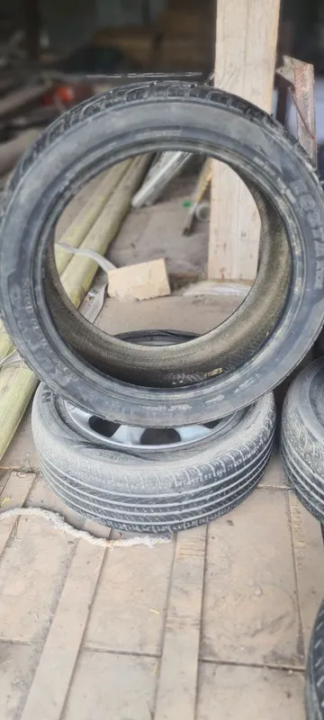 Li9 shina 295/40R20 106 V 1