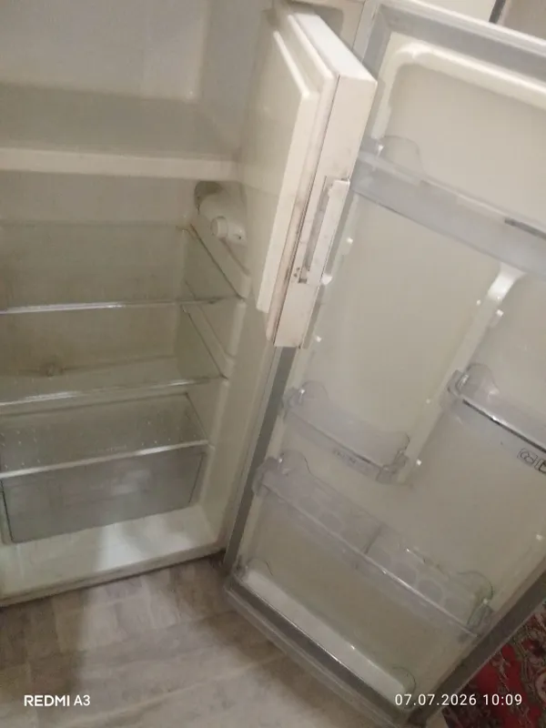 Продаётся холодильник. цена 1 000 000 2