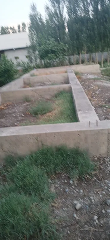 3тарафи йул 16сутик катта йулдан 200м ичкари айтворилар уралган. 2