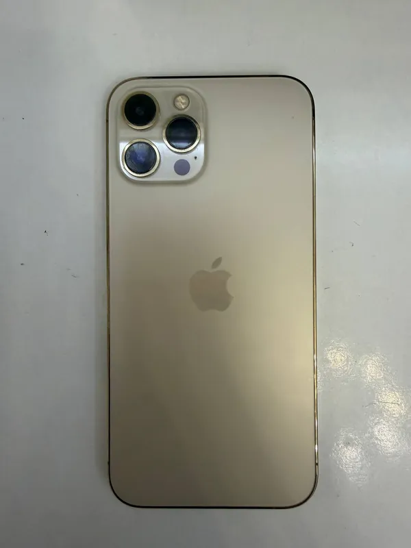 Продам свой iPhone 12 б/у 1 Продам свой iPhone 12 б/у 1