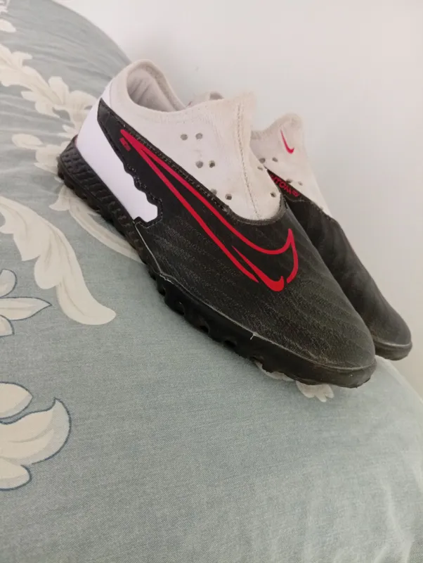 nike fantom juda qulay oldida naqshlari bor yangi