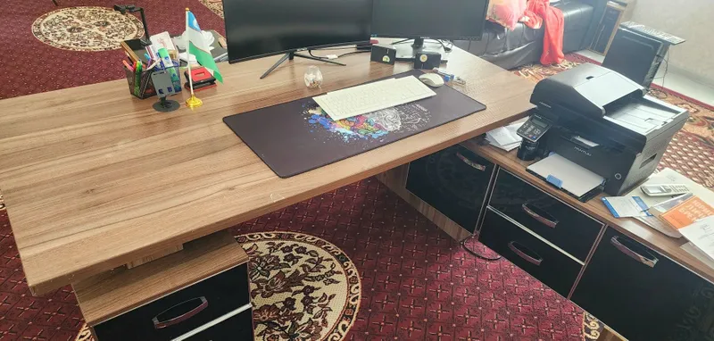 Katta ofis stoli - tumba va tortmalari bilan 2