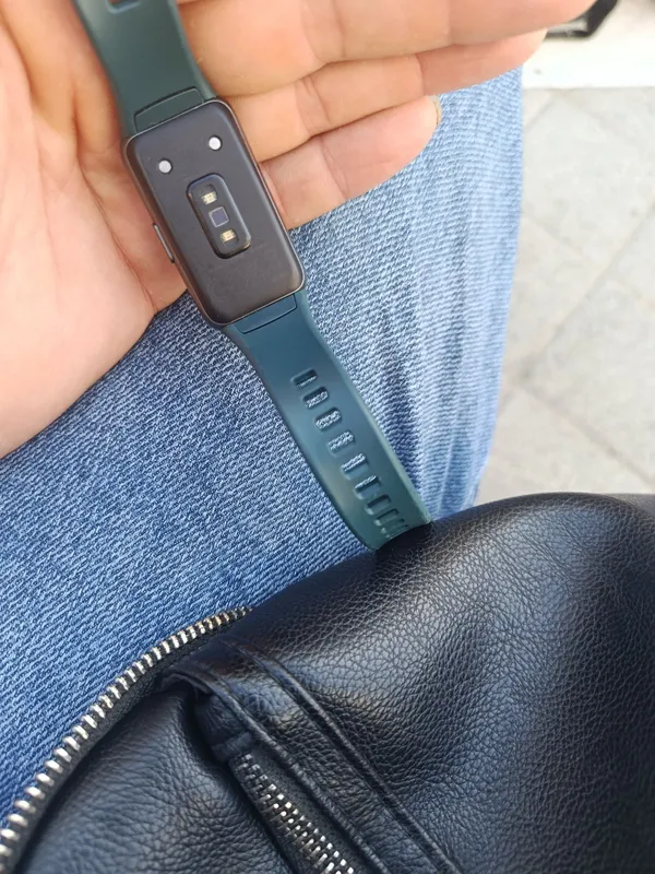 Продам Фитнес-браслет Huawei Band 6 — фото 1