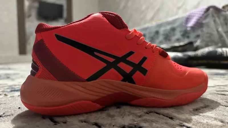 ASICS krasofka volleybol Yangi, juda chiroyli va s — фото 1
