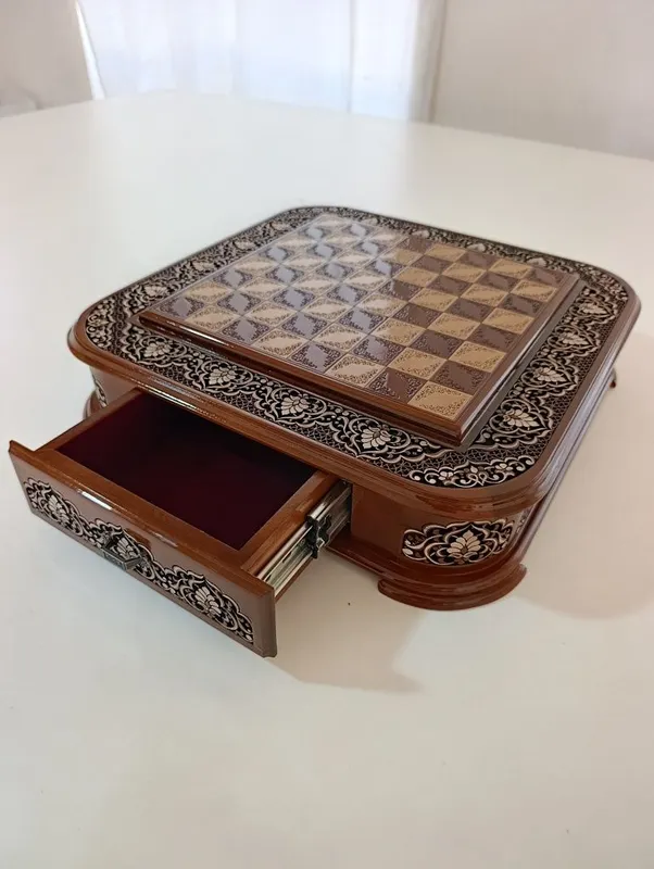 Шахматы Shaxmat 40×40 sm yongʻoq daraxtidan yasalgan 2 Шахматы Shaxmat 40×40 sm yongʻoq daraxtidan yasalgan 2