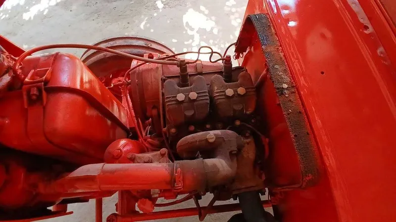 Traktor T25. Qizil rangli, ideal holatda 6