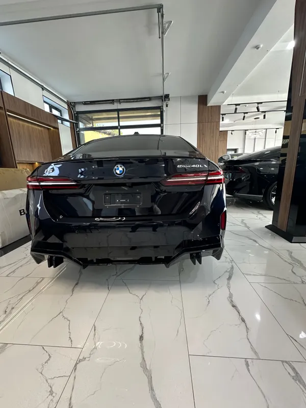BMW i5 40L M sport — фото 3