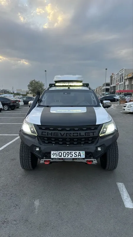 Traiblezer offroad full sotiladi