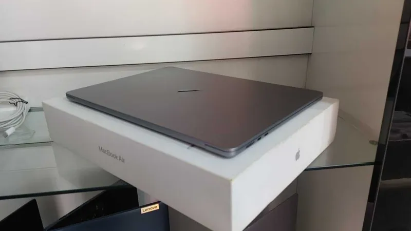 Macbook AIR M2 15.3" A2941 DDR5 8gb SSD 256gb — фото 2