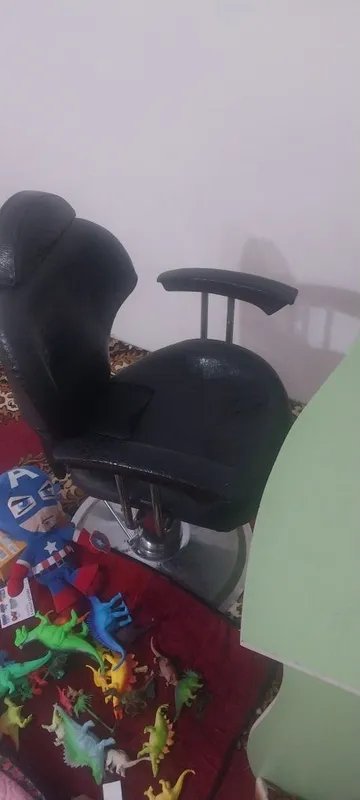 Маникюрный стол с креслом 2