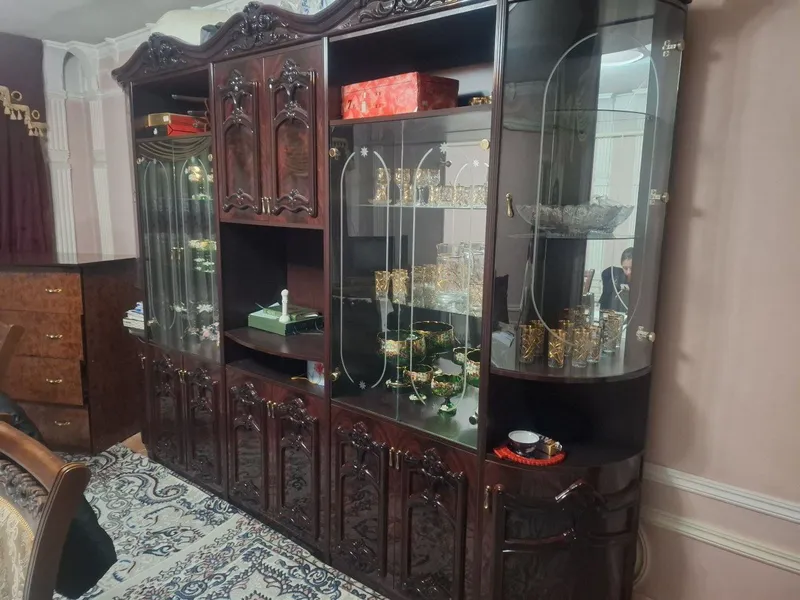 Сервант сотилади,холати ало