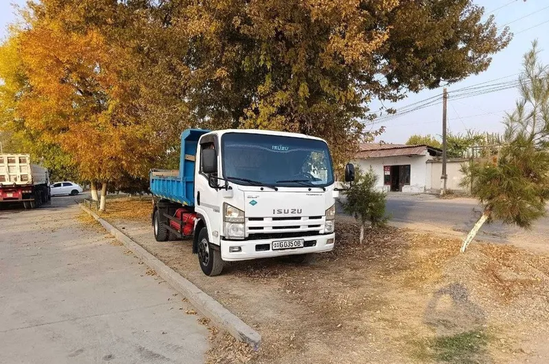 Самосвал Isuzu, 2012 года 2