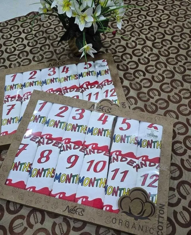 Chaqaloqlar uchun 12 talik oylik bodilar nabori (yangi) Chaqaloqlar uchun 12 talik oylik bodilar nabori (yangi)