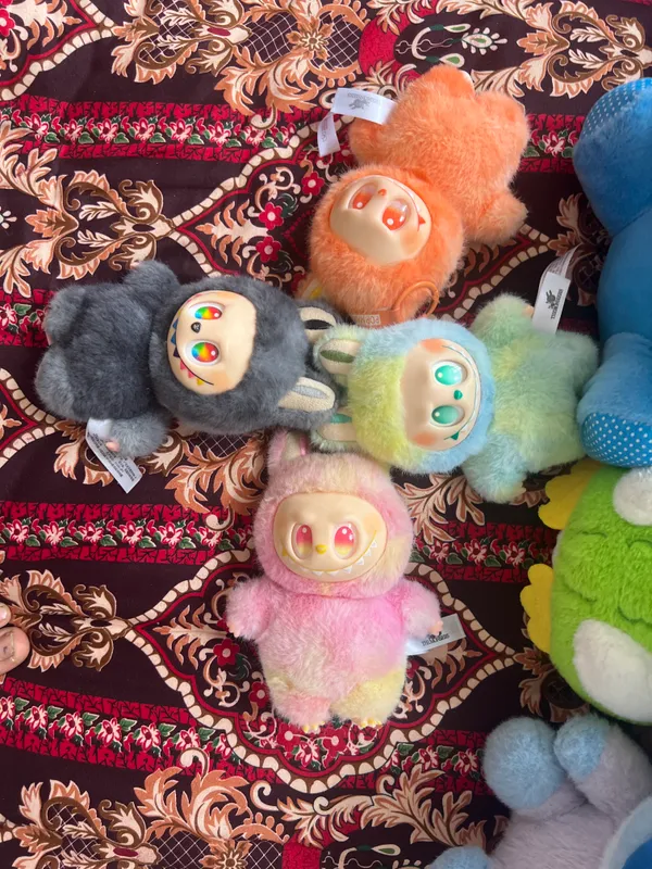 Chiroli ôyinchoqlar va yoqimtoy stich va ayiq ôrda — фото 1