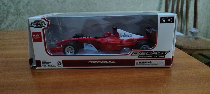 Игрушеяная машина Formula 1