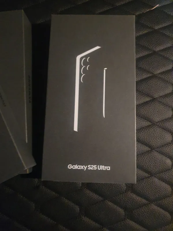 Samsung S25ultra 256 светлый титан чёрный 2