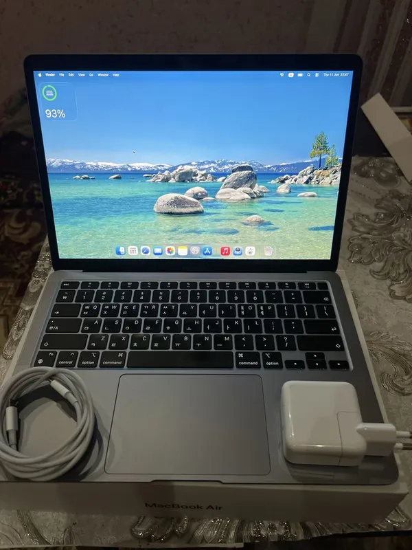 Macbook M1 8/256 gb