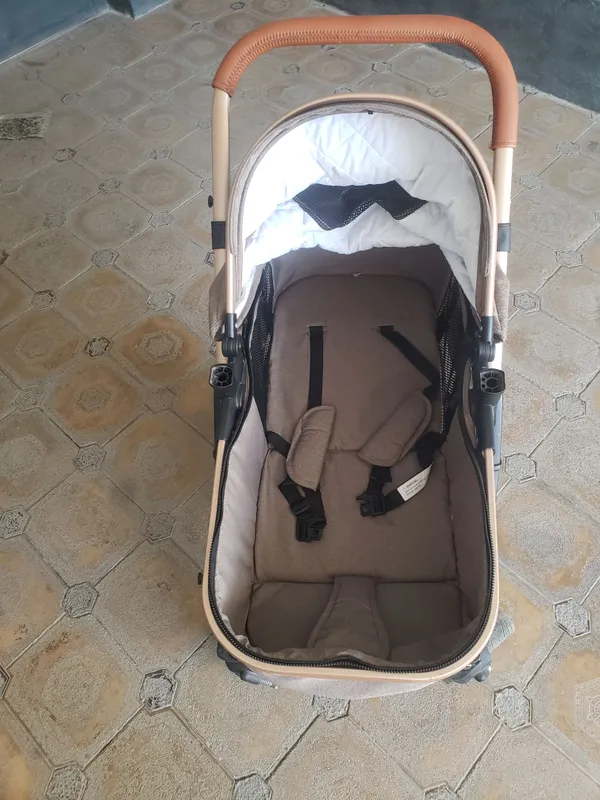 Продаётся детская коляска в хорошем, чистом состоянии 2 Продаётся детская коляска в хорошем, чистом состоянии 2