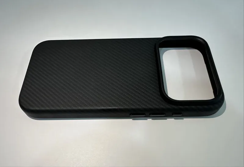 Pitaka Aramid UltraGuard case for 17 pro max 4