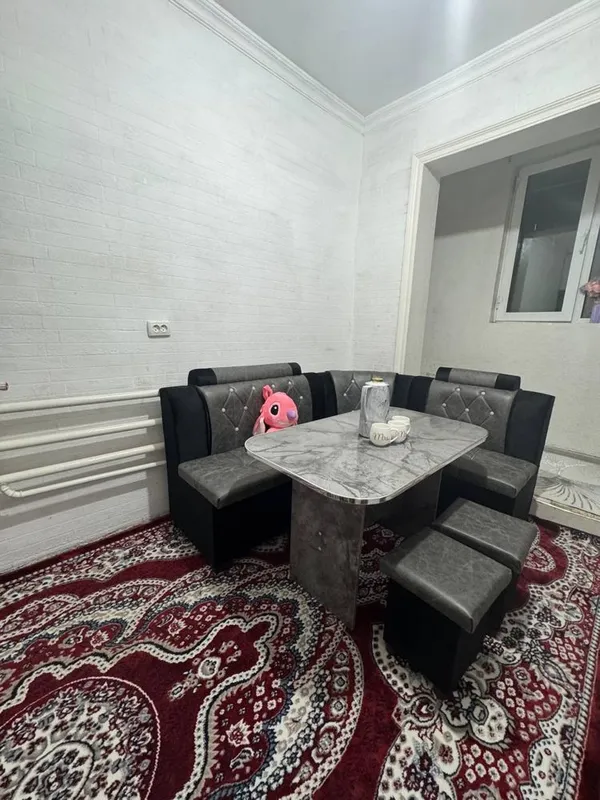 Угалок+стол+2та пуфик — фото 2