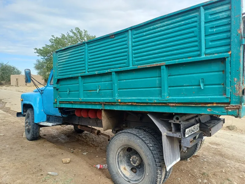 Gaz 53. Sotiladi yili 1985 samasuval dakumiti joyida zil karobka zil t