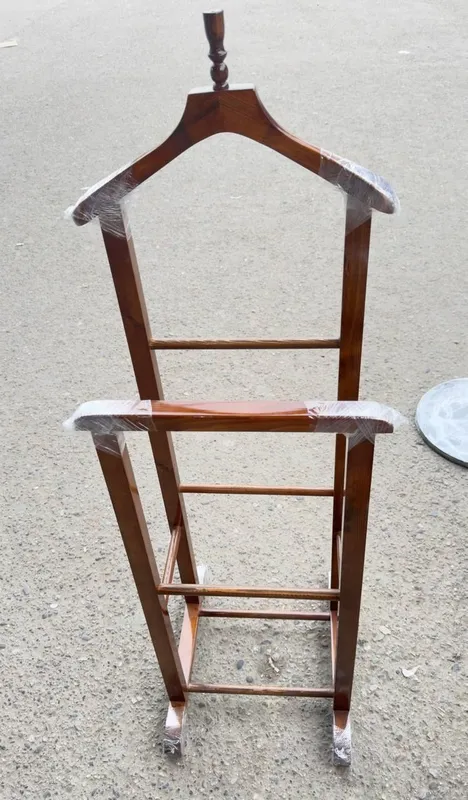 Классическая деревянная напольная вешалка для костюма.Качество супер! — фото 2