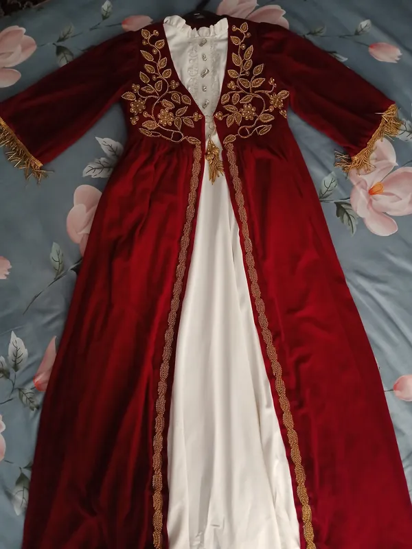 Naket. abaya 1
