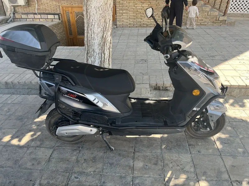 Skuyer zor va hamyonbob bunaqa narxda yoq skuter — фото 1